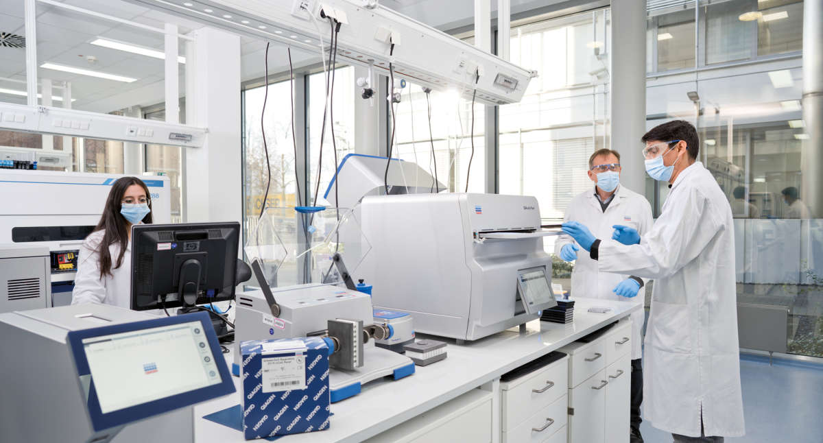 QIAcuity, QIAstat-Dx, Labworker handling the instrument, Scientist, Laboratory, Julian Philipps, Amit Singh, Chaimae Safi, mask, wearing masks, labcoat